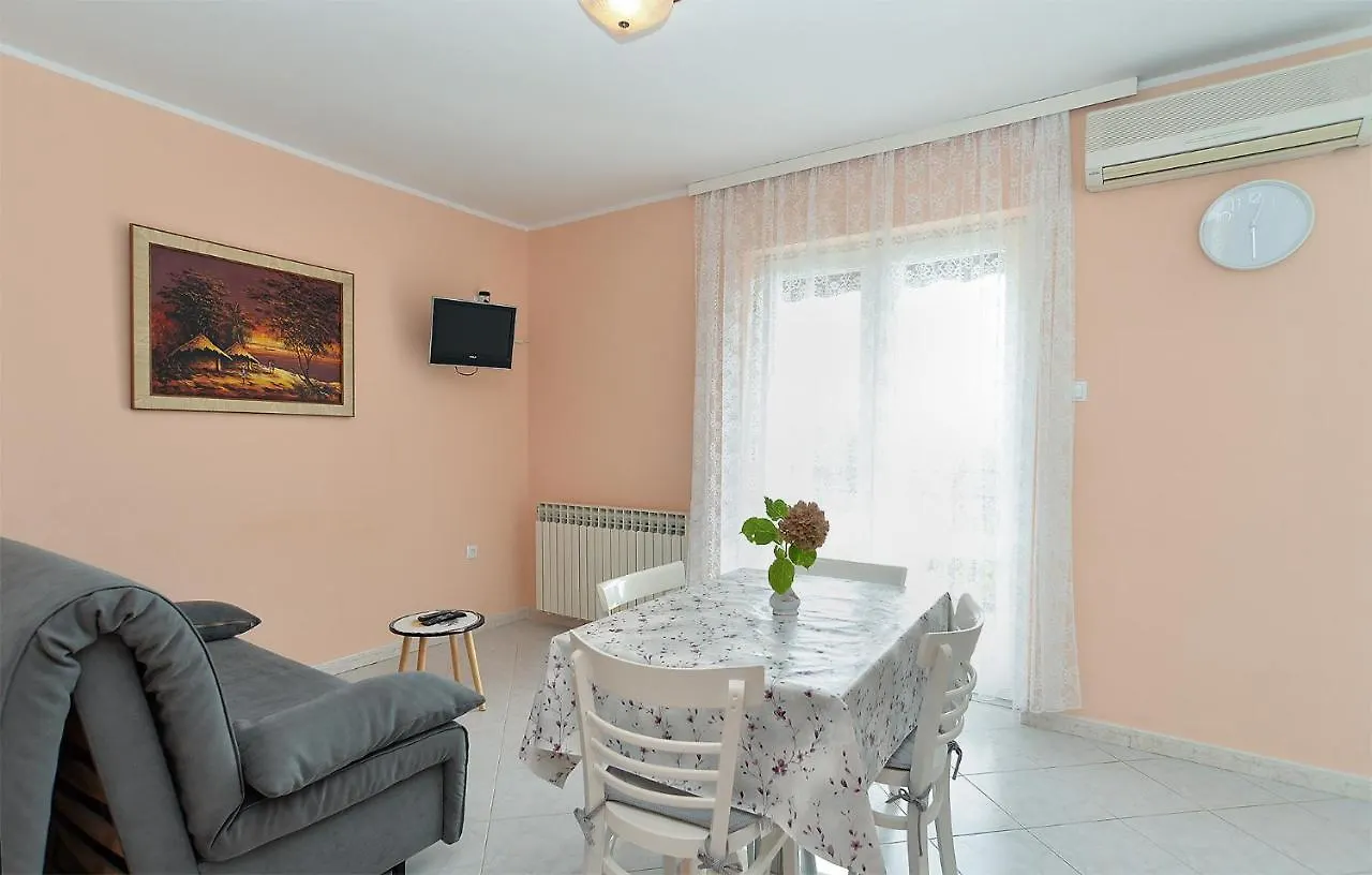 Apartments Medulinska Rabac 757 0*,